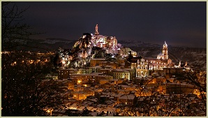 Le puy en velay de nuit et sous la neige